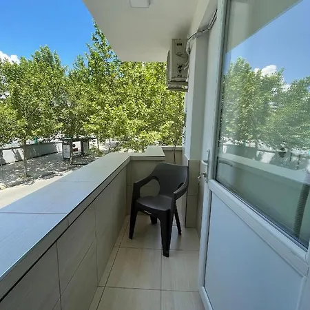 Appartement Lovely One-bedroom With Private Entrance Tirana