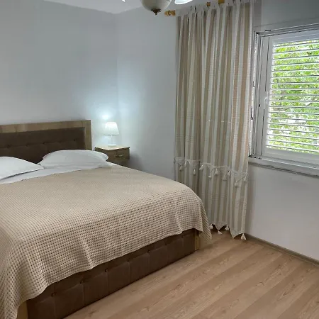 Lovely One-bedroom With Private Entrance Apartment