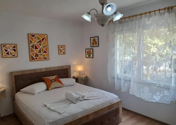 Lovely One-bedroom With Private Entrance Tirana