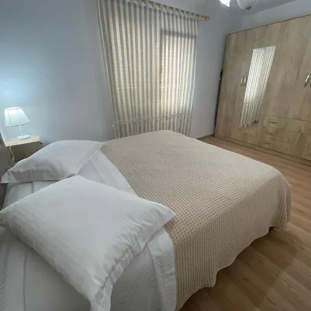 Apartment Lovely One-bedroom With Private Entrance Tirana