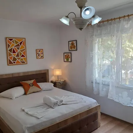 Lovely One-bedroom With Private Entrance Tirana