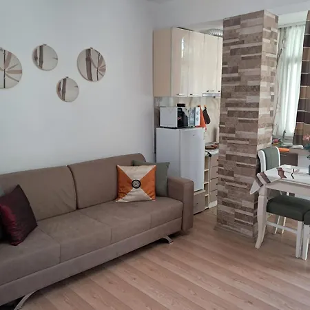 Apartment Lovely One-bedroom With Private Entrance Tirana