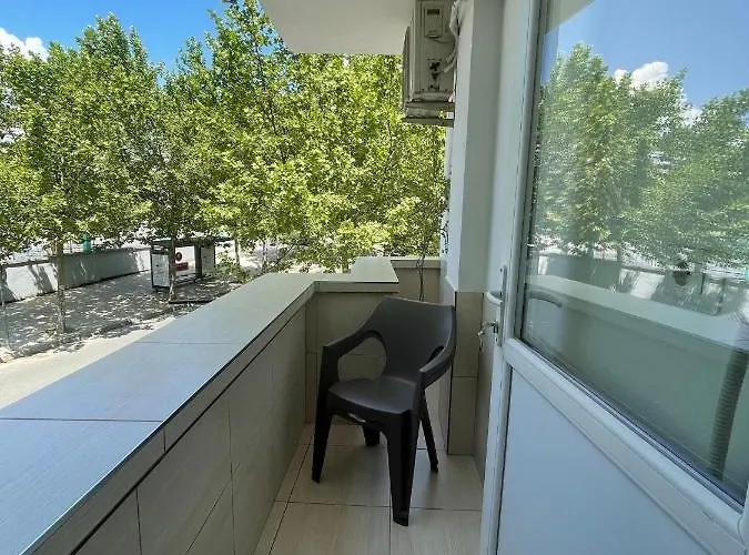 Apartamento Lovely One-bedroom With Private Entrance Tirana
