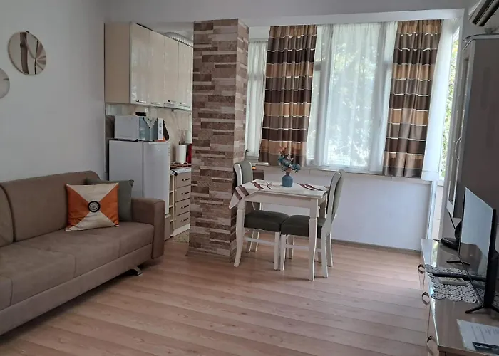 Lovely One-bedroom With Private Entrance